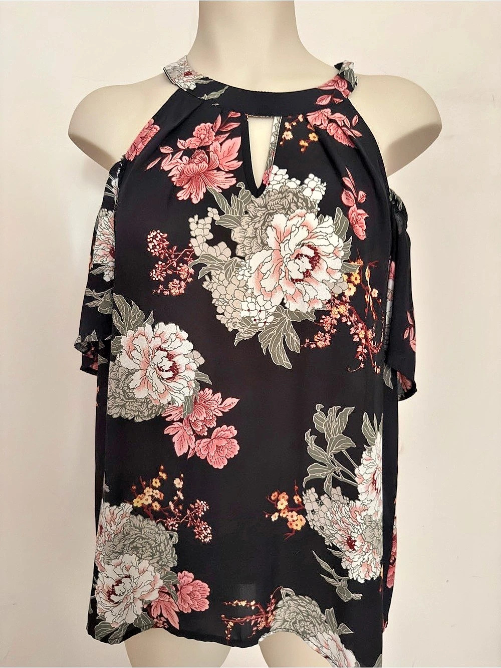 As U Wish Floral Cold Shoulder Blouse in Black & Pink Size Small Like